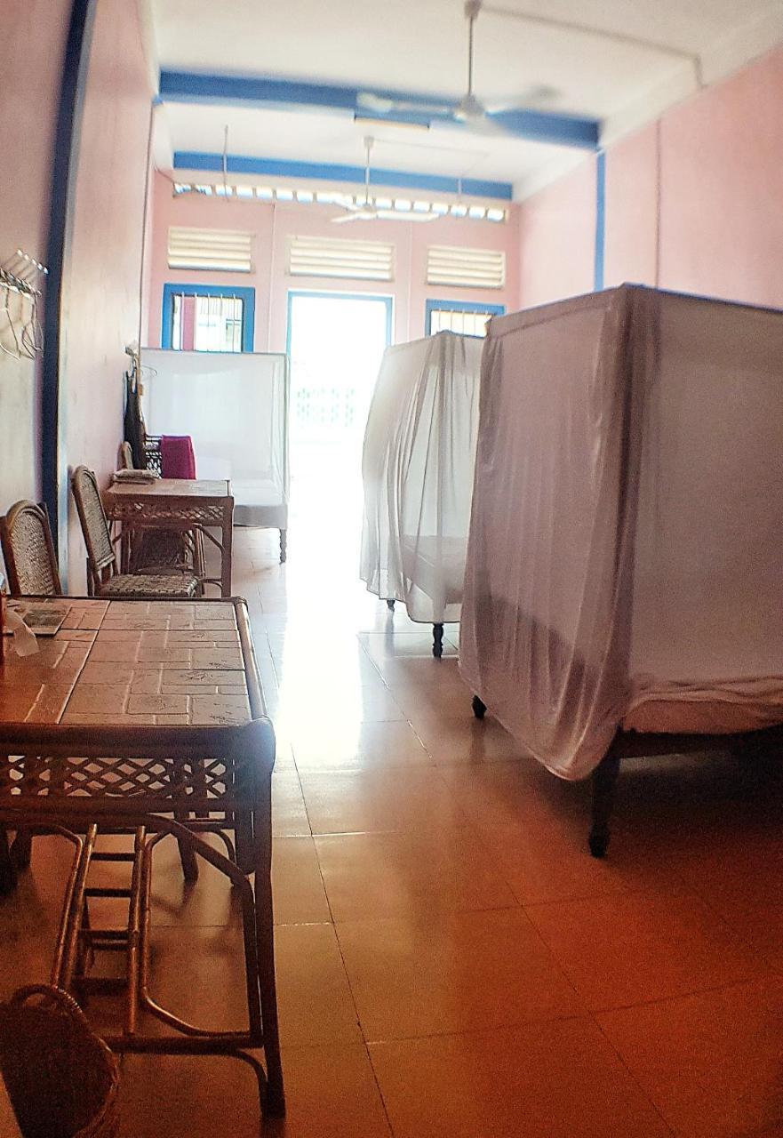 Ganesha Hostel Battambang Esterno foto